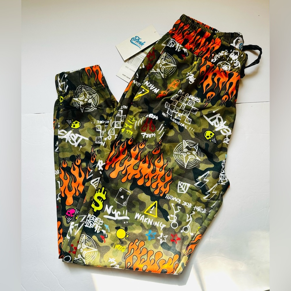NEW Prints of Bel Aire Olive Camouflage Graphic Joggers Size Medium